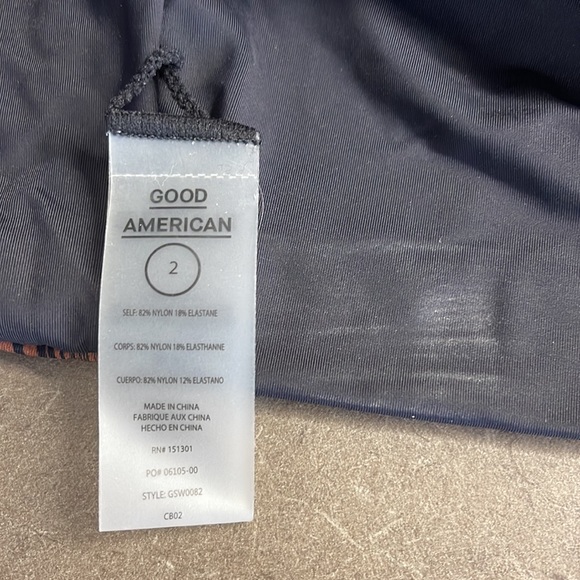 Good American Chia Black Better Band Strapless Reversible Swim Top Size 2 Medium - Picture 6 of 7